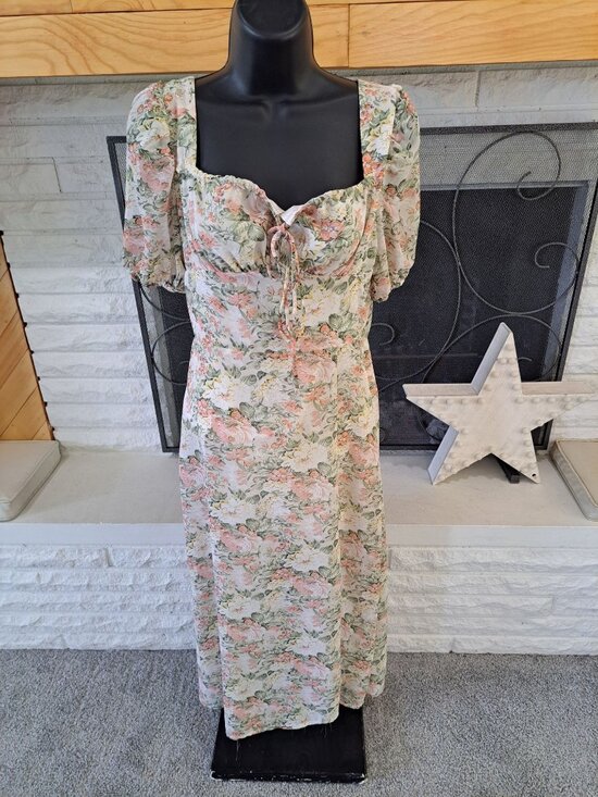 Sunday Up Dresses & Skirts - Sunday Up Floral Puff Sleeve Dress Lace-Up Front & Elastic Back Midi Milkmaid M